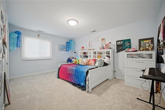 813 Loch Island DR, Chesapeake, VA 23320