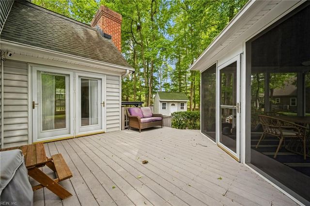 813 Loch Island DR, Chesapeake, VA 23320