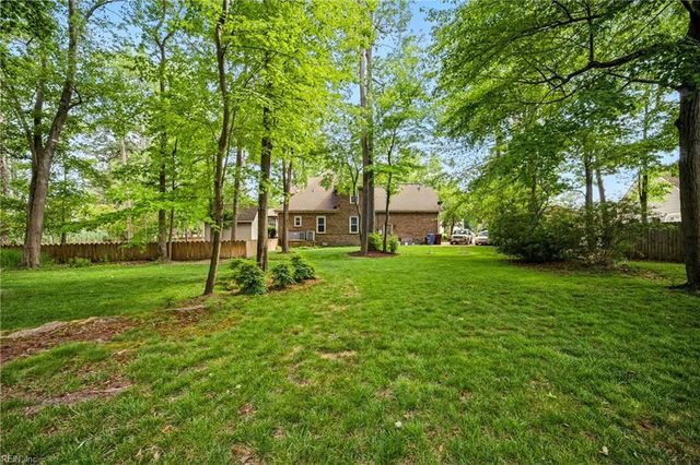 813 Loch Island DR, Chesapeake, VA 23320
