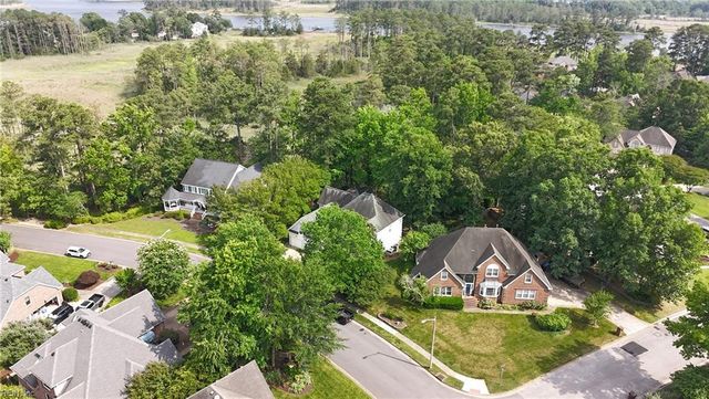 813 Loch Island DR, Chesapeake, VA 23320
