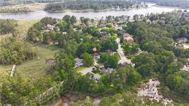 813 Loch Island DR, Chesapeake, VA 23320