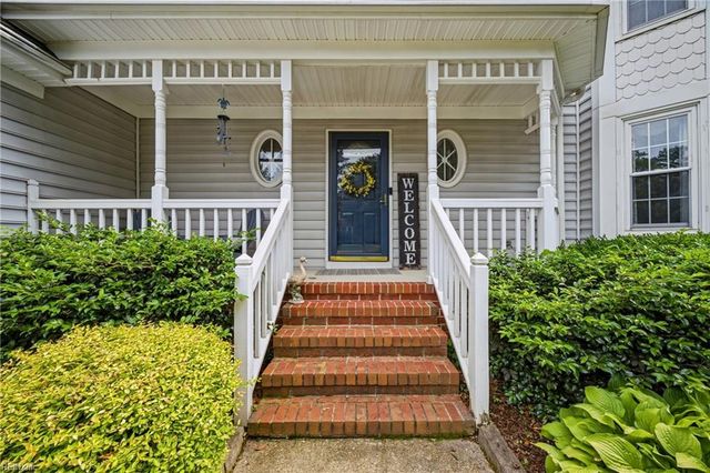 813 Loch Island DR, Chesapeake, VA 23320