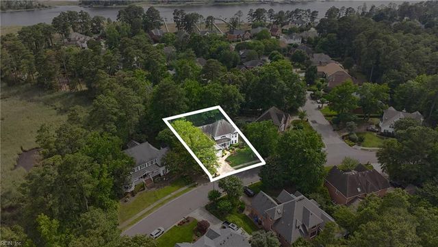 813 Loch Island DR, Chesapeake, VA 23320