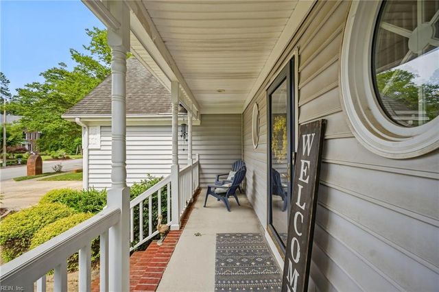 813 Loch Island DR, Chesapeake, VA 23320