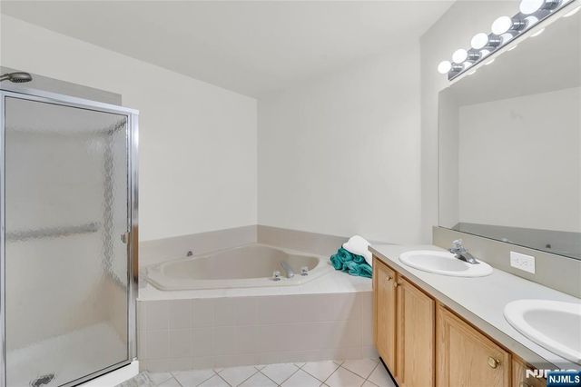 58 Pheasant Run 12, Old Tappan, NJ 07675