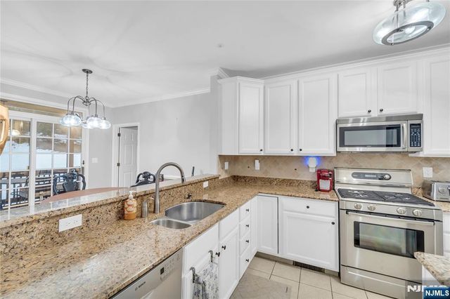 58 Pheasant Run 12, Old Tappan, NJ 07675