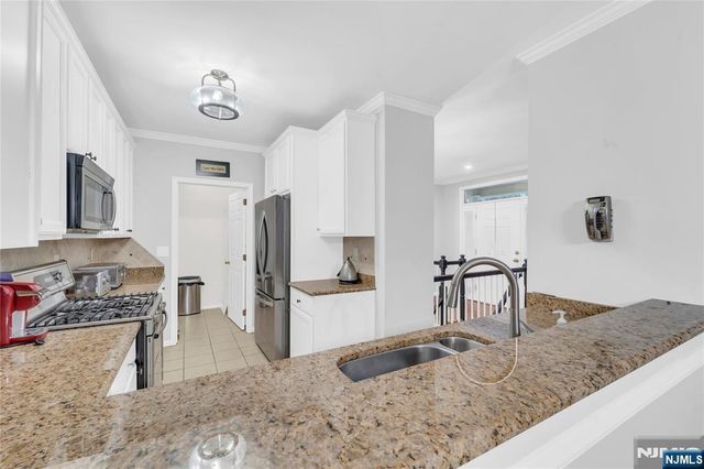 58 Pheasant Run 12, Old Tappan, NJ 07675