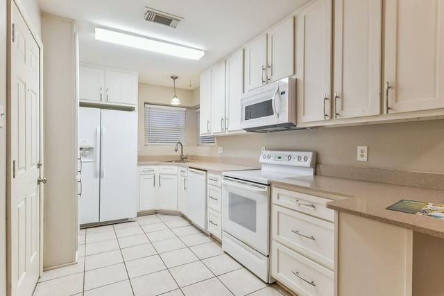 13207 Pebblewalk Circle S, Houston, TX 77041