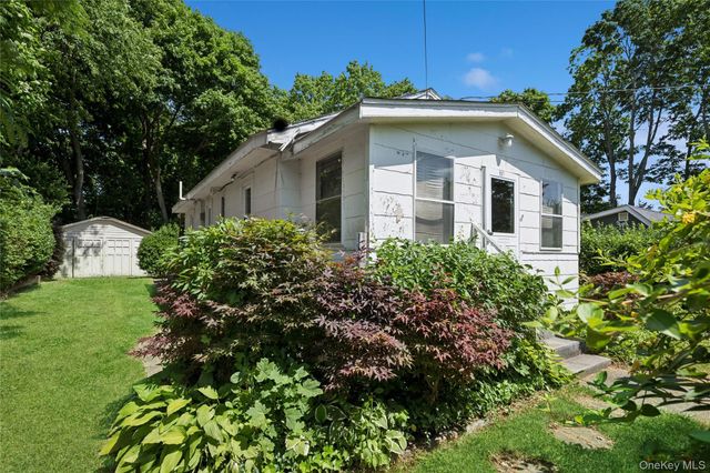 60 Kenneth Avenue, Huntington, NY 11743