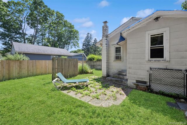 60 Kenneth Avenue, Huntington, NY 11743