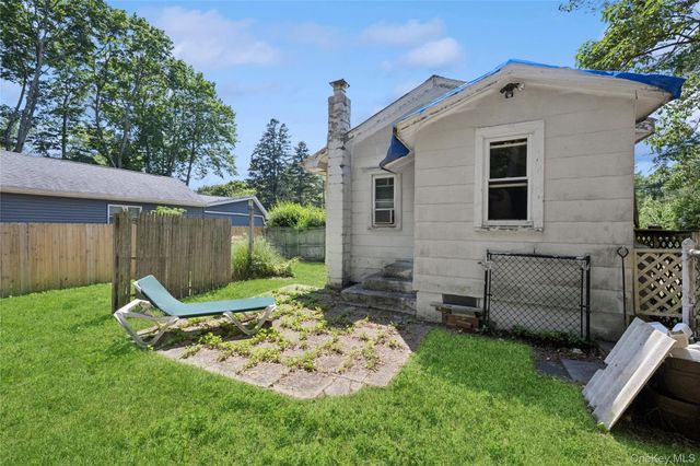 60 Kenneth Avenue, Huntington, NY 11743