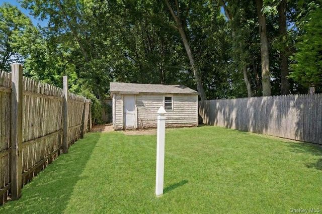 60 Kenneth Avenue, Huntington, NY 11743