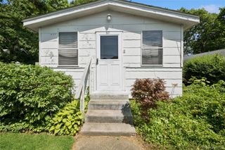 60 Kenneth Avenue, Huntington, NY 11743