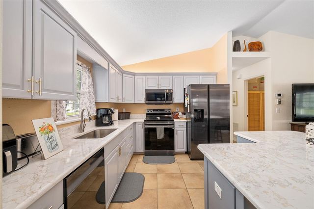 8516 SE 137TH LOOP, Summerfield, FL 34491