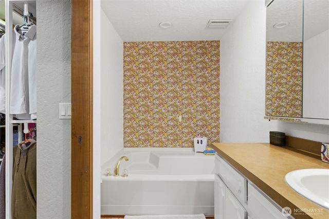 3234 Wildwood Drive, Longview, WA 98632