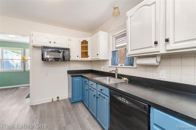 1712 Ash Street, Wyandotte, MI 48192