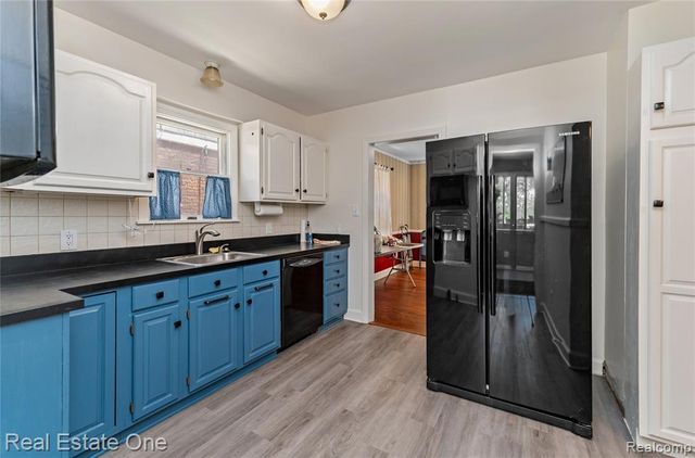 1712 Ash Street, Wyandotte, MI 48192