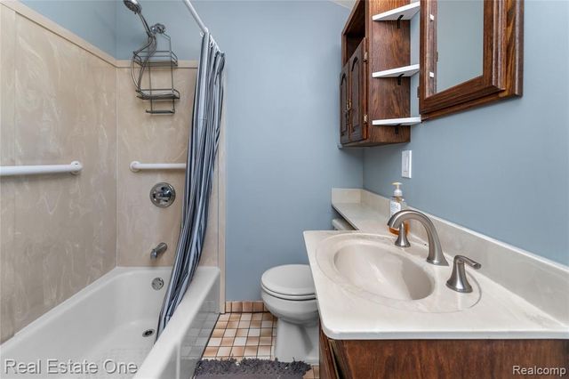 1712 Ash Street, Wyandotte, MI 48192