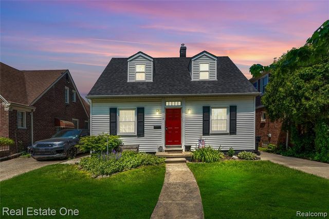 1712 Ash Street, Wyandotte, MI 48192