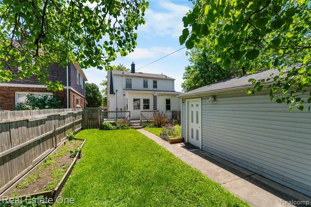 1712 Ash Street, Wyandotte, MI 48192