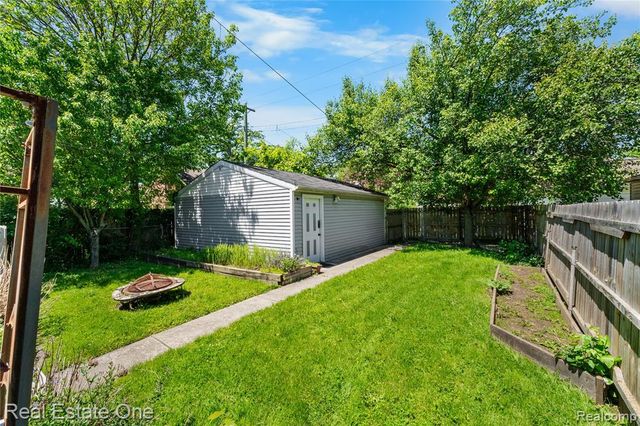 1712 Ash Street, Wyandotte, MI 48192