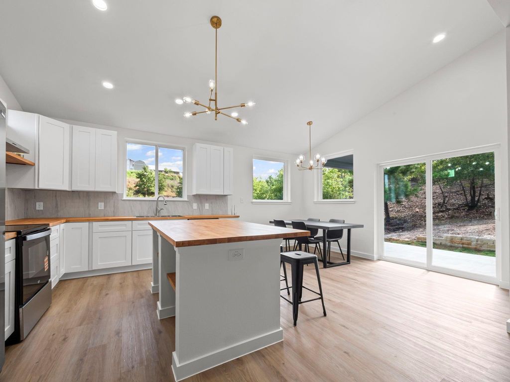 173 Kahalulu DR, Bastrop, TX 78602