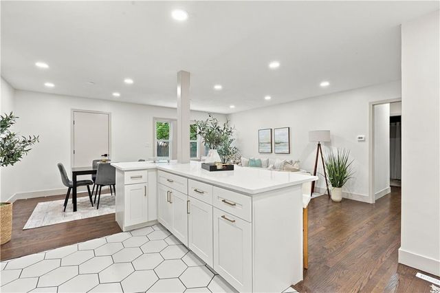 7907 Reinhardt Lane, Prairie Village, KS 66204