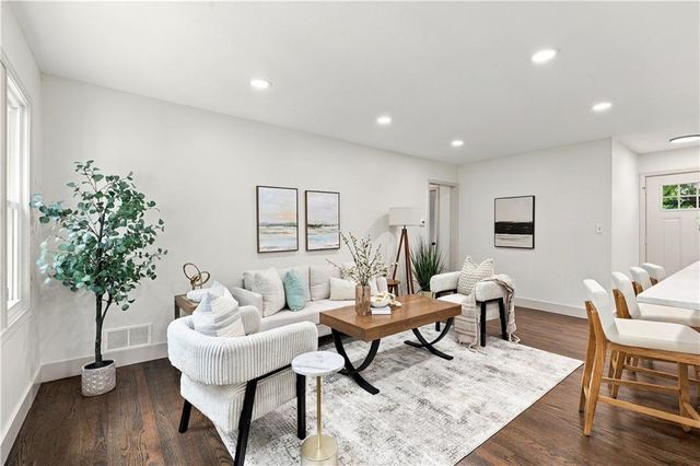 7907 Reinhardt Lane, Prairie Village, KS 66204