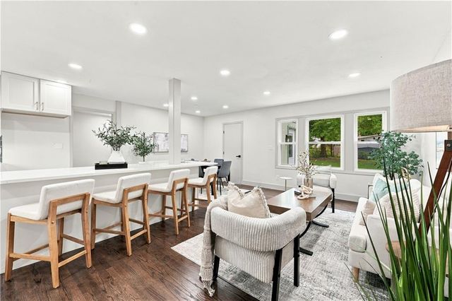 7907 Reinhardt Lane, Prairie Village, KS 66204