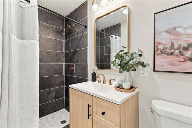 7907 Reinhardt Lane, Prairie Village, KS 66204