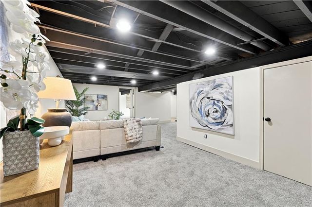 7907 Reinhardt Lane, Prairie Village, KS 66204