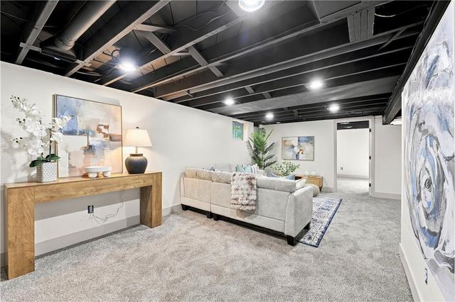 7907 Reinhardt Lane, Prairie Village, KS 66204