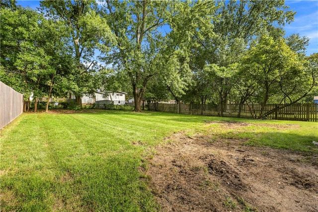 7907 Reinhardt Lane, Prairie Village, KS 66204