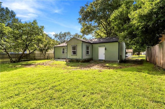 7907 Reinhardt Lane, Prairie Village, KS 66204