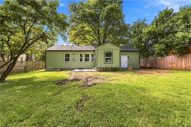 7907 Reinhardt Lane, Prairie Village, KS 66204