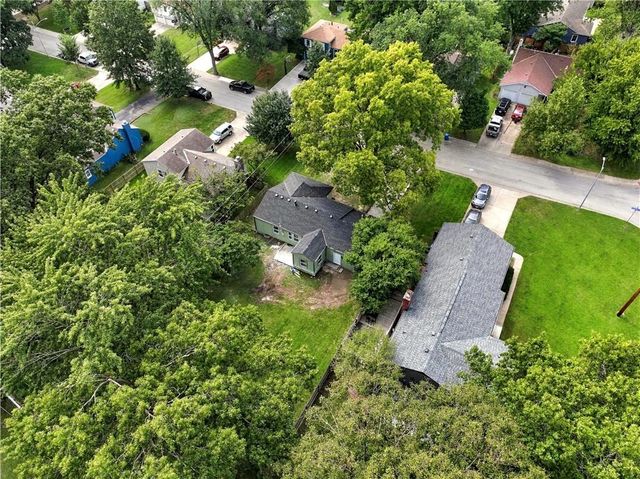 7907 Reinhardt Lane, Prairie Village, KS 66204