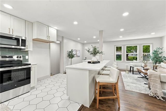 7907 Reinhardt Lane, Prairie Village, KS 66204