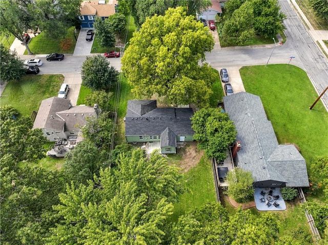 7907 Reinhardt Lane, Prairie Village, KS 66204