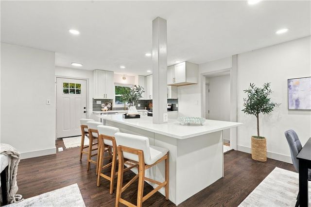 7907 Reinhardt Lane, Prairie Village, KS 66204