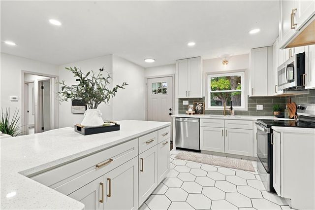 7907 Reinhardt Lane, Prairie Village, KS 66204