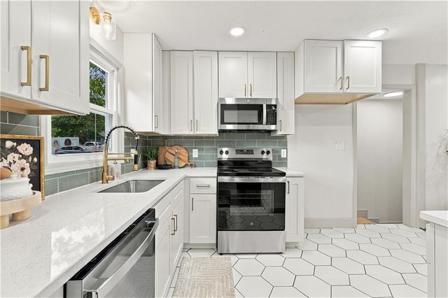 7907 Reinhardt Lane, Prairie Village, KS 66204