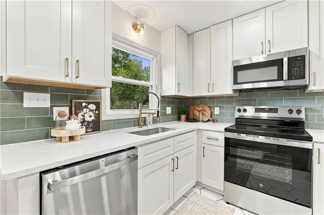 7907 Reinhardt Lane, Prairie Village, KS 66204