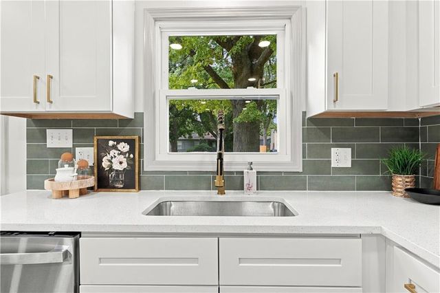 7907 Reinhardt Lane, Prairie Village, KS 66204