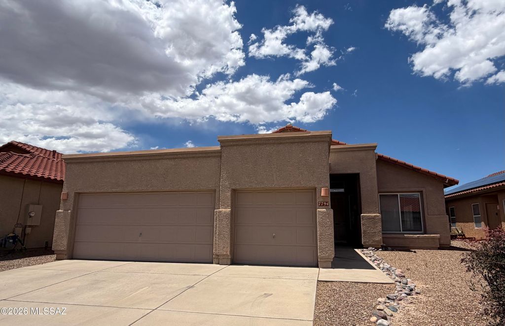 7794 S Trumpet Vine Avenue, Tucson, AZ 85747