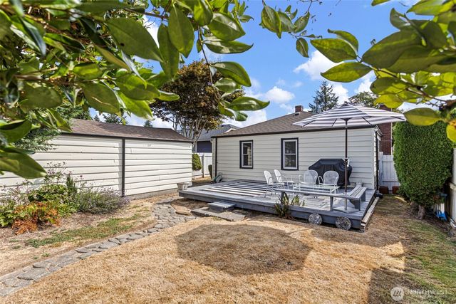 8337 27th Avenue NW, Seattle, WA 98117