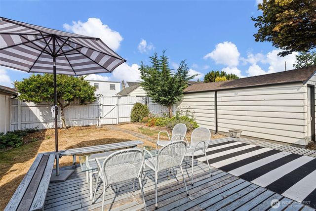 8337 27th Avenue NW, Seattle, WA 98117
