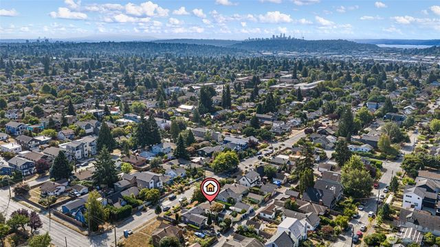 8337 27th Avenue NW, Seattle, WA 98117