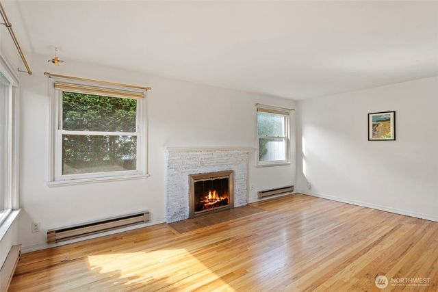 8337 27th Avenue NW, Seattle, WA 98117