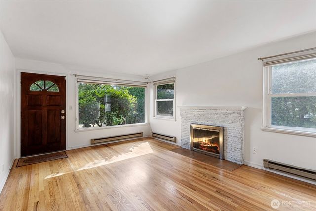 8337 27th Avenue NW, Seattle, WA 98117