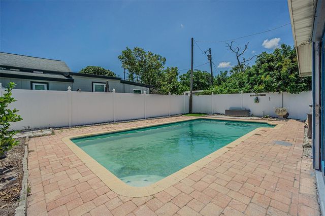 1627 28TH STREET N, St Petersburg, FL 33713